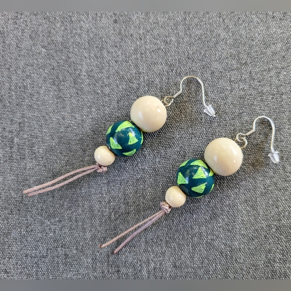 New handmade Necklace and earrings set - Picture 3 of 9